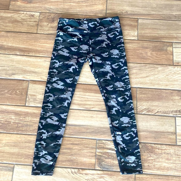 Fabletics camo leggings - Picture 2 of 5